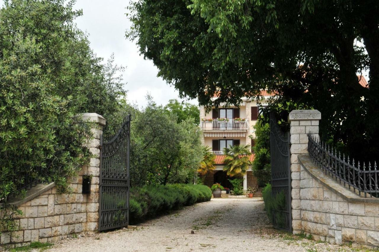 Haus Liliana Hotel Tar-Vabriga Kültér fotó